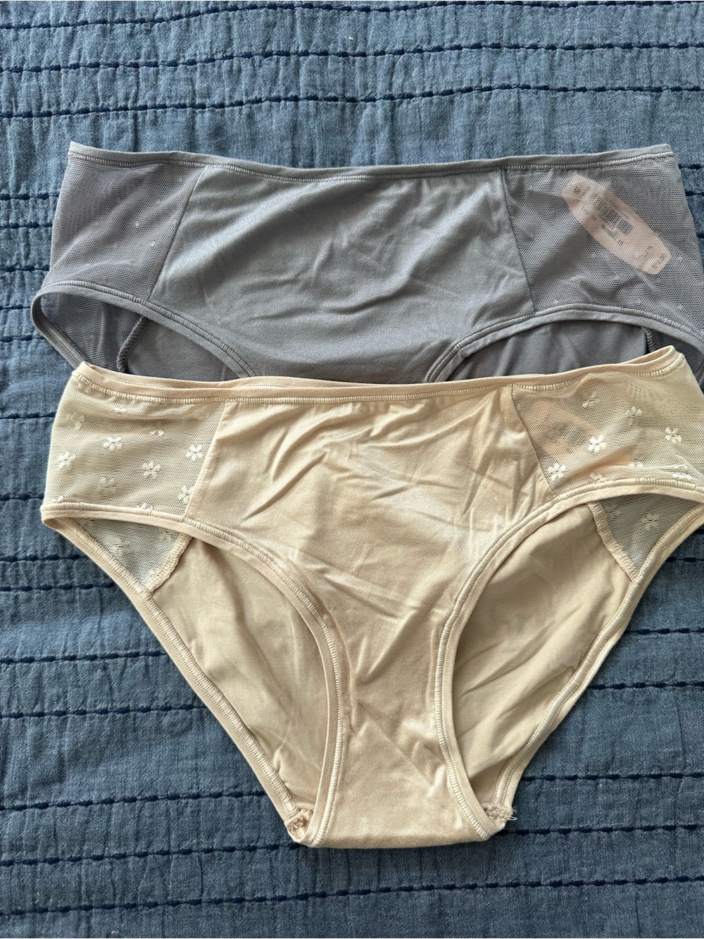 NWT Victoria’s Secret lace sides hiphugger panty bundle